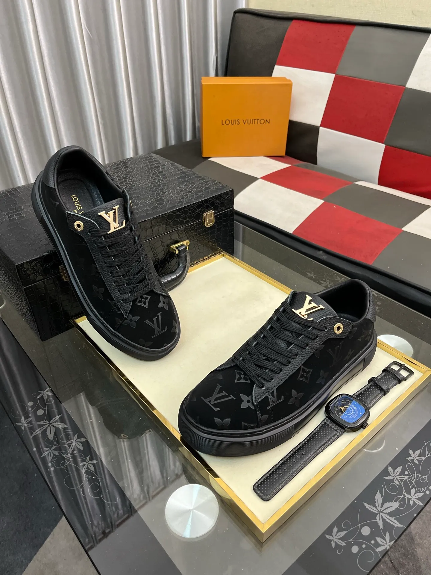 Men's shoes 💰440⌚️⌚️《LV》latest men's casual shoes, genuine leather lining, rubber wear-resistant outsole, fine lines and beautiful strips, not too much decoration, European and American style, comfortable and high-end, code number: 38 to 44 45 can be customized, 3️⃣colors are available